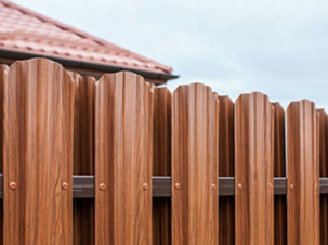 Забор из евроштакетника